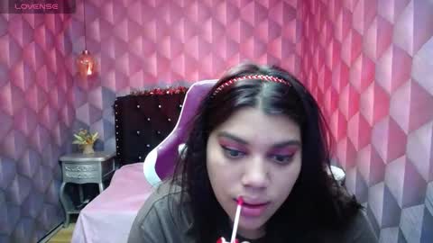 Snapshot of lindabreexlove chatting on December 26, 2024, 2:22 am    online show from December 26, 2024, 2:22 am