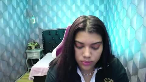 Snapshot of lindabreexlove chatting on December 27, 2024, 10:12 am    online show from December 27, 2024, 10:12 am