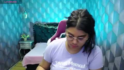 Snapshot of lindabreexlove chatting on December 29, 2024, 3:33 am    online show from December 29, 2024, 3:33 am
