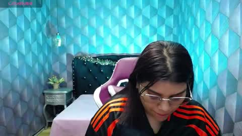 Snapshot of lindabreexlove chatting on December 30, 2024, 2:09 am    online show from December 30, 2024, 2:09 am