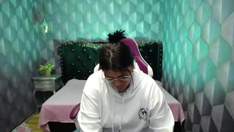 Snapshot of lindabreexlove chatting on January 6, 2025, 4:26 am    online show from January 6, 2025, 4:26 am