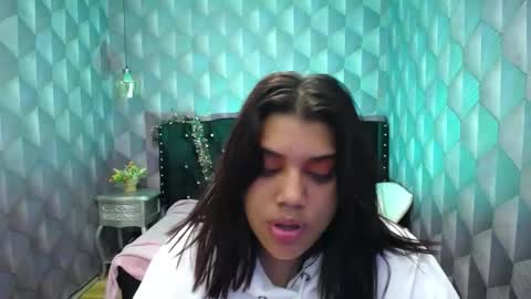 Snapshot of lindabreexlove chatting on January 6, 2025, 10:57 am    online show from January 6, 2025, 10:57 am