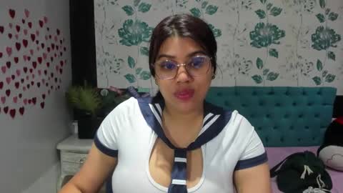 Snapshot of lindabreexlove chatting on January 17, 2025, 1:24 pm    online show from January 17, 2025, 1:24 pm
