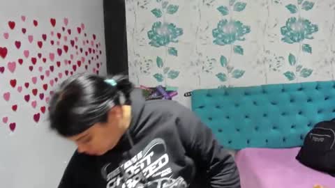 Snapshot of lindabreexlove chatting on February 1, 2025, 9:19 pm    online show from February 1, 2025, 9:19 pm