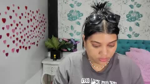 Snapshot of lindabreexlove chatting on February 15, 2025, 6:33 pm    online show from February 15, 2025, 6:33 pm