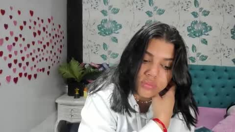Snapshot of lindabreexlove chatting on February 17, 2025, 2:15 pm    online show from February 17, 2025, 2:15 pm