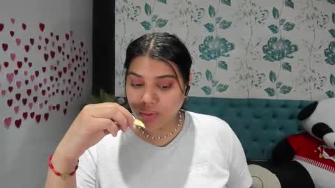 Snapshot of lindabreexlove chatting on February 20, 2025, 3:41 pm    online show from February 20, 2025, 3:41 pm