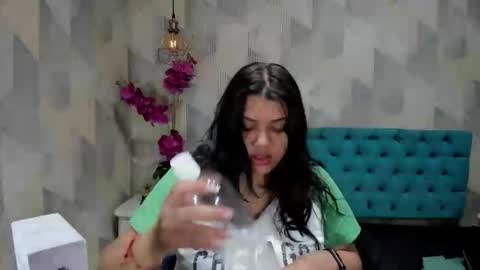 Snapshot of lindabreexlove chatting on October 24, 2025, 3:19 pm    online show from October 24, 2025, 3:19 pm