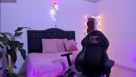 Linda  online show from April 9, 2026, 3:28 am