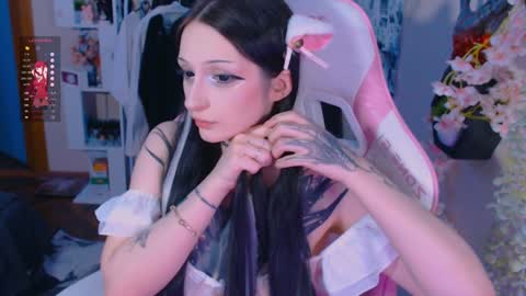 Snapshot of liniq chatting on December 4, 2024, 10:19 pm Lina online show from December 4, 2024, 10:19 pm