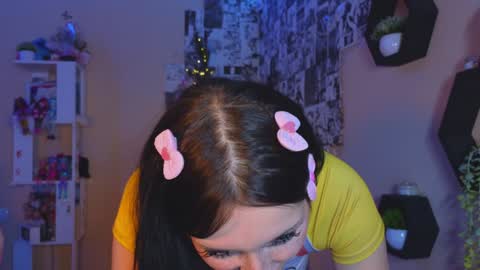 Snapshot of liniq chatting on December 27, 2024, 12:29 am Lina online show from December 27, 2024, 12:29 am