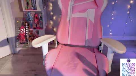 Snapshot of liniq chatting on October 5, 2025, 9:56 pm Lina online show from October 5, 2025, 9:56 pm