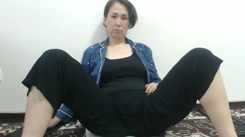 LinKissKiss online show from April 20, 2026, 7:00 am