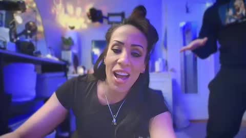 linuxgirlsudosu online show from February 4, 2025, 5:10 am