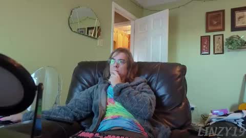 Linzy19 online show from November 17, 2025, 2:34 pm