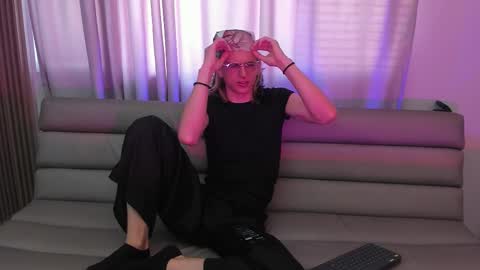 Snapshot of lior_evan chatting on November 12, 2025, 11:43 am Lior evan online show from November 12, 2025, 11:43 am