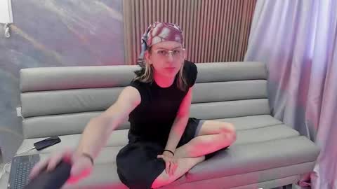 Snapshot of lior_evan chatting on November 16, 2025, 11:49 am Lior evan online show from November 16, 2025, 11:49 am
