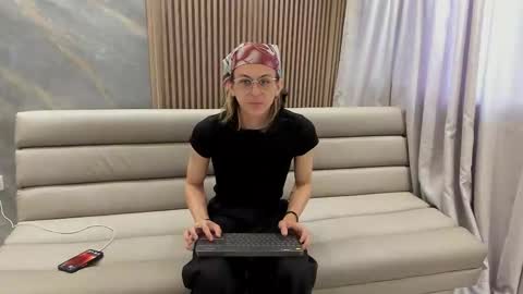 Snapshot of lior_evan chatting on November 17, 2025, 11:38 am Lior evan online show from November 17, 2025, 11:38 am