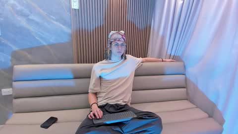 Snapshot of lior_evan chatting on November 20, 2025, 11:32 am Lior evan online show from November 20, 2025, 11:32 am