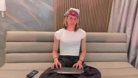 Snapshot of lior_evan chatting on November 21, 2025, 11:31 am Lior evan online show from November 21, 2025, 11:31 am