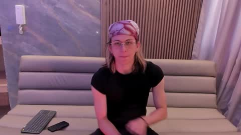 Snapshot of lior_evan chatting on November 22, 2025, 11:42 am Lior evan online show from November 22, 2025, 11:42 am