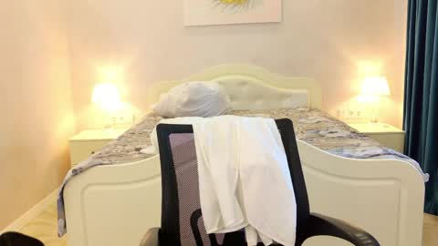 Liora Weiss online show from March 11, 2026, 7:03 am