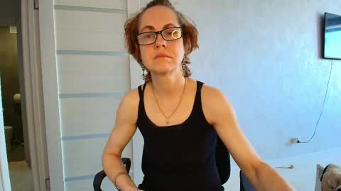 Snapshot of lioraweiss chatting on May 7, 2026, 8:52 am Liora Weiss online show from May 7, 2026, 8:52 am
