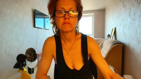 Snapshot of lioraweiss chatting on May 20, 2026, 6:52 am Liora Weiss online show from May 20, 2026, 6:52 am