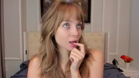 Lisa online show from December 14, 2025, 5:57 am