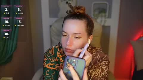 lisa_elfy online show from November 25, 2025, 2:39 pm