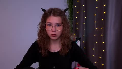 Snapshot of lisa_roses chatting on November 1, 2025, 10:45 pm Lisa online show from November 1, 2025, 10:45 pm