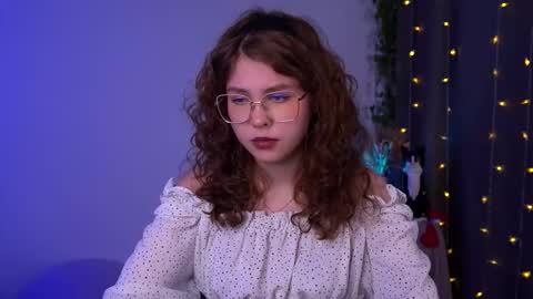 Snapshot of lisa_roses chatting on November 11, 2025, 7:47 pm Lisa online show from November 11, 2025, 7:47 pm