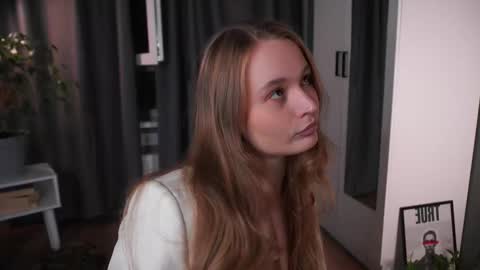 Elisabeth or Lisa online show from October 15, 2025, 7:58 pm