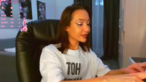 Lisa online show from December 2, 2025, 5:19 pm