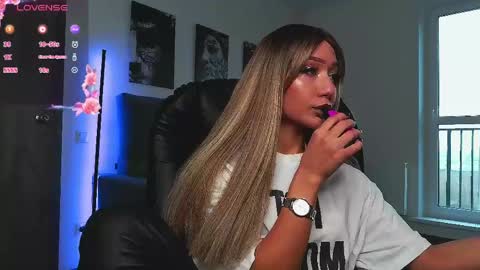 Lisa online show from April 12, 2026, 12:21 pm