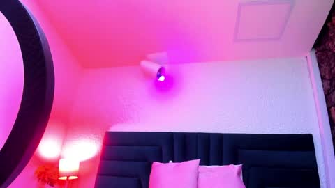 lisa white  online show from March 28, 2026, 4:01 am