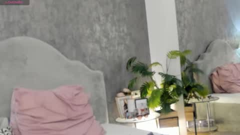 lisacroft online show from March 21, 2026, 6:51 am