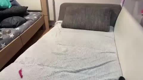 cristin online show from April 15, 2026, 10:33 am