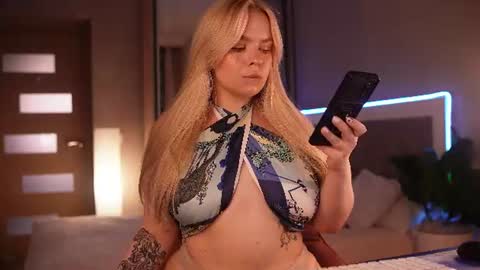 Snapshot of lisalovesweet chatting on June 19, 2026, 9:02 am Lisa online show from June 19, 2026, 9:02 am