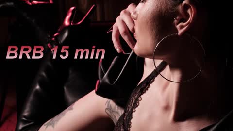 Lisa Moore online show from November 29, 2025, 1:25 pm