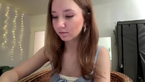 lisasmall online show from June 20, 2026, 4:10 pm