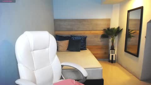 Snapshot of liseth_fox chatting on January 4, 2025, 1:42 am Liseth Fox online show from January 4, 2025, 1:42 am