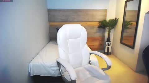 Snapshot of liseth_fox chatting on February 19, 2025, 1:40 am Liseth Fox online show from February 19, 2025, 1:40 am