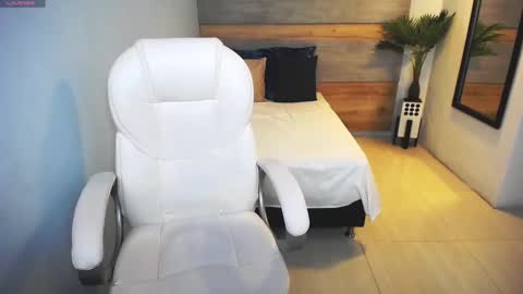 Snapshot of liseth_fox chatting on February 23, 2025, 1:35 am Liseth Fox online show from February 23, 2025, 1:35 am