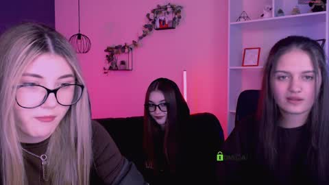 lissa_night online show from April 5, 2026, 7:11 pm