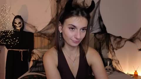 Snapshot of lit1le_mia chatting on October 26, 2025, 9:53 pm lit1le_mia online show from October 26, 2025, 9:53 pm