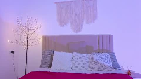 Snapshot of lit1le_mia chatting on November 4, 2025, 11:15 pm lit1le_mia online show from November 4, 2025, 11:15 pm