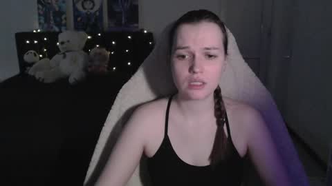 little__flowers online show from April 5, 2026, 9:39 am