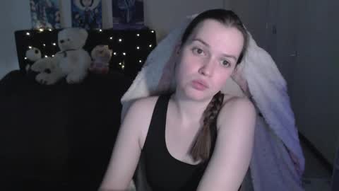 little__flowers online show from April 12, 2026, 11:48 am