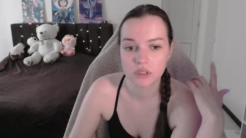 little__flowers online show from May 20, 2026, 8:09 am